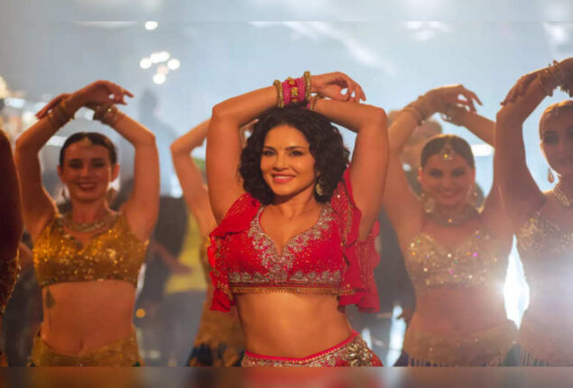 Sunny Leone sizzling Bengali dance number sets a new record