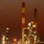 Oil declines due to concerns about the recession, despite restricted supply