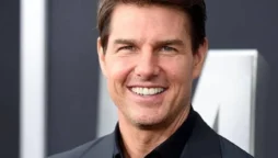 Tom Cruise goes out for dinner with Salma Hayek