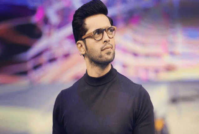 Fahad Mustafa unleash his singing abilities