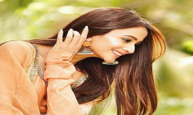 Zarnish Khan embraced the carefree GEET in her travel video