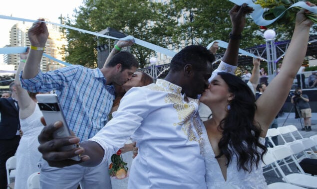 500 New York couples join a mass celebration after pandemic-hit weddings