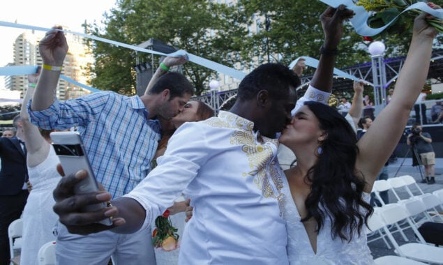 500 New York couples join a mass celebration after pandemic-hit weddings