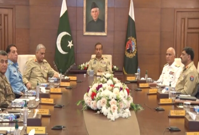 Military leaders review defence, security environment