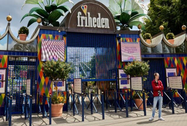 During the ride, a roller coaster car flies off the track and kills a 14-year-old girl
