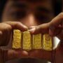 Gold extends gain on rupee depreciation, price increases Rs100 per tola