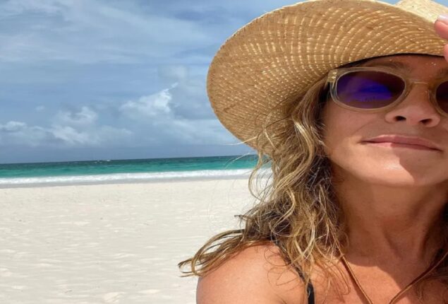 Jennifer Aniston drops a stunning beach selfie