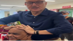 Anupam Kher gives head massage to Satish Kaushik on the sets of Kaagaz 2