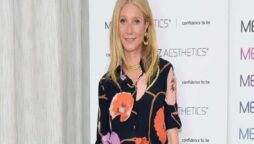 Gwyneth Paltrow poses with her 2 kids and mom Blythe Danner