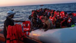 Italy migrants: Nearly 1,200 arrive by boat in 24 hours