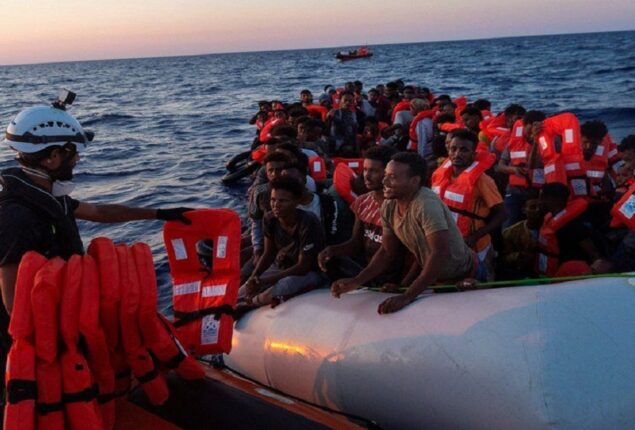 Italy migrants: Nearly 1,200 arrive by boat in 24 hours
