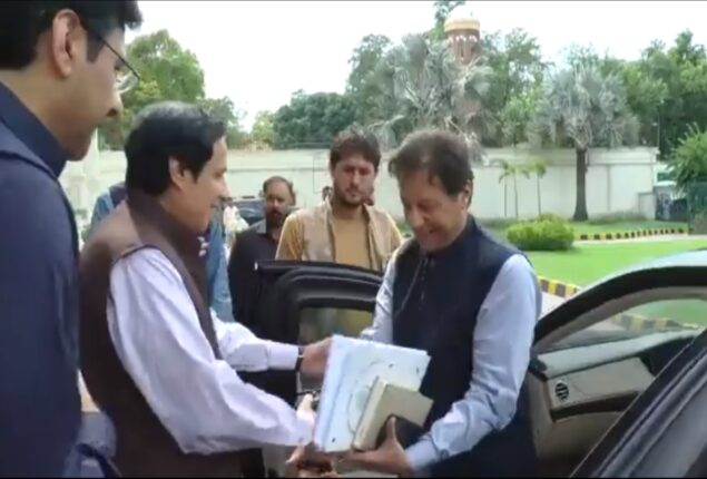 Imran Khan meets CM Punjab in Lahore