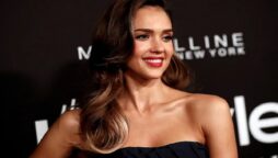 Jessica Alba goes to therapy with both of her daughters