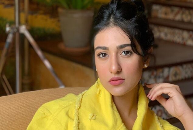 Sarah Khan looks happy and beautiful in her most recent video