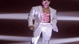 Tiger Shroff looks dashing as he flaunts his perfectly toned abs in new