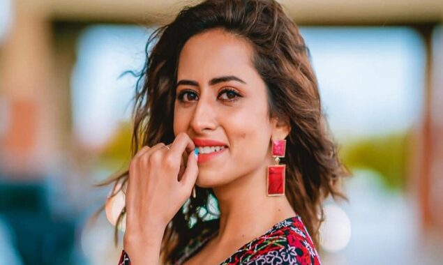 Sargun Mehta, an Indian actress, dazzles fans by mimicking Shahana from Suno Chanda