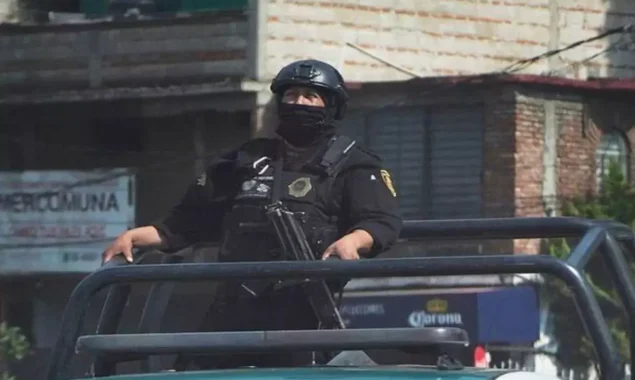 More than a dozen gunmen are involved in a shootout in Mexico City