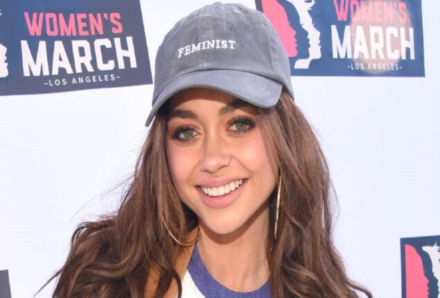 Sarah Hyland grabs attention with her latest appearance