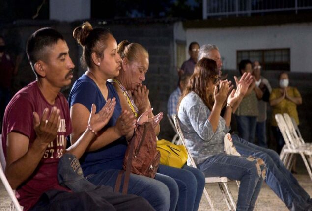 Families of Mexico trapped miners unsatisfied by rescue strategy