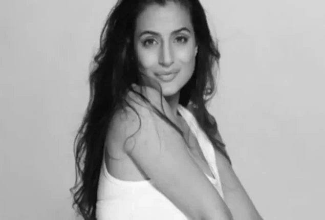 Ameesha Patel shares throwback picture with Shah Rukh Khan and Gauri Khan