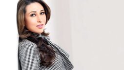 Karishma Kapoor looks stunning in her latest selfie