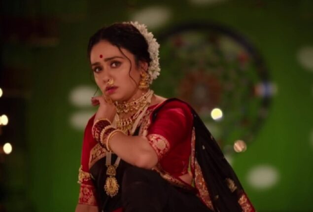 Amruta Khanvilkar dancing on her hit song ‘Chandra’ goes viral