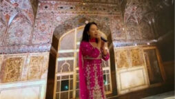 Chinese teacher singing the popular Pakistani song “Buhe Bariyan” went viral