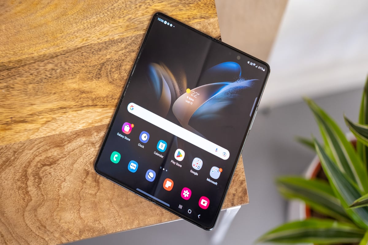 Galaxy Z Fold 4 headphone jack