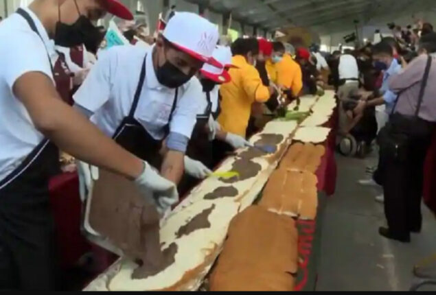 Chefs make 800 kg sandwich in 3 minutes for world record