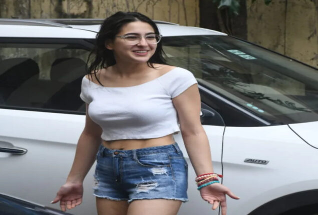 Sara Ali Khan, Jhanvi looks stunning in casual wear outside gym