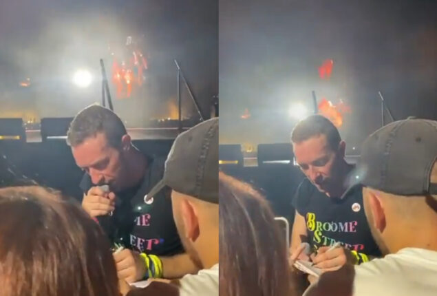 Chris Martin designed a tattoo for his fan during concert