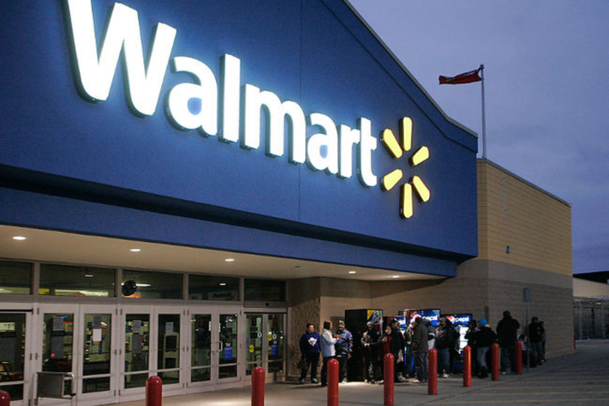 Walmart cuts corporate staff