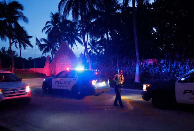 Trump’s Mar-a-Lago: the FBI executes a search warrant related to a document investigation