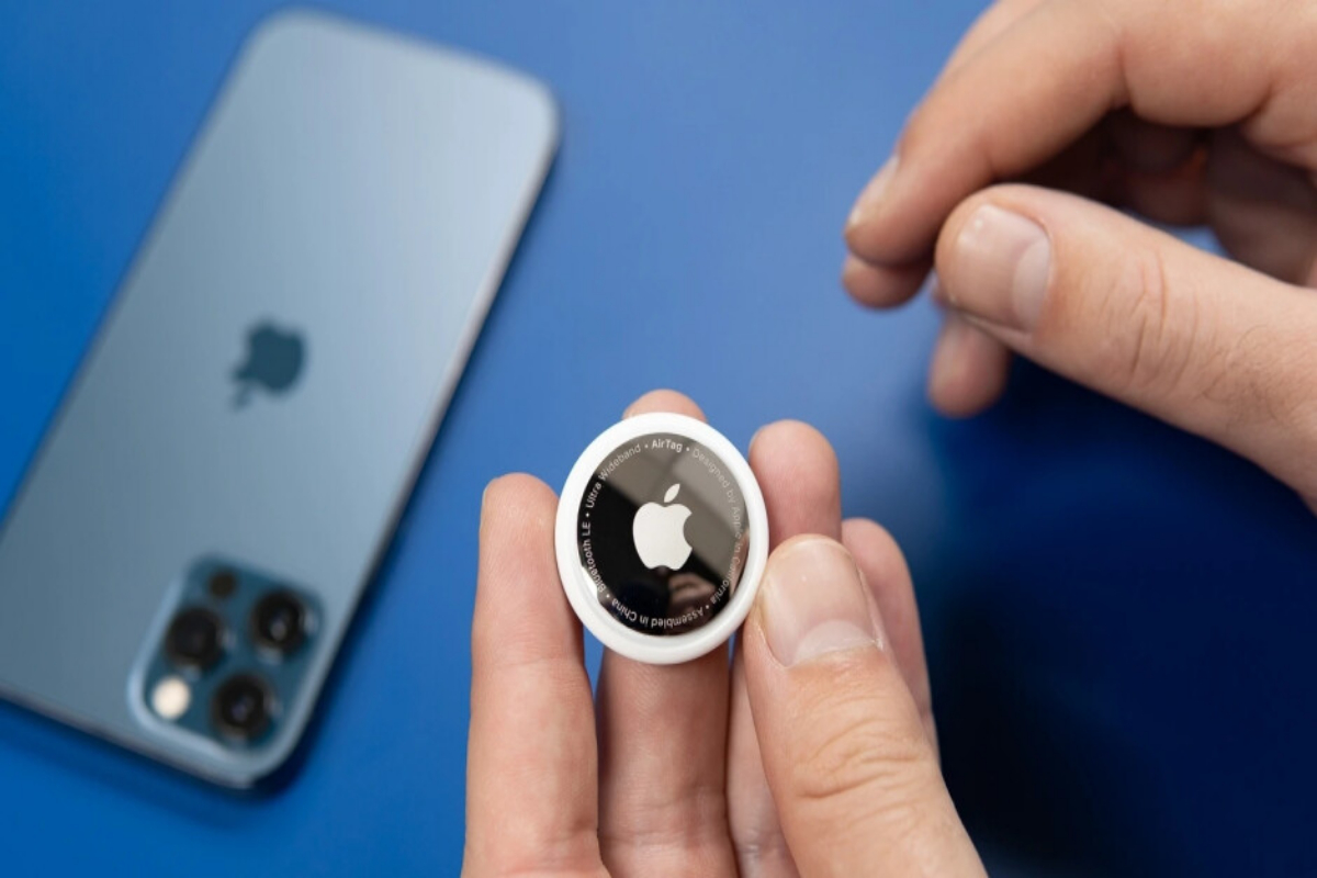 Apple AirTag helps police recover stolen luggage