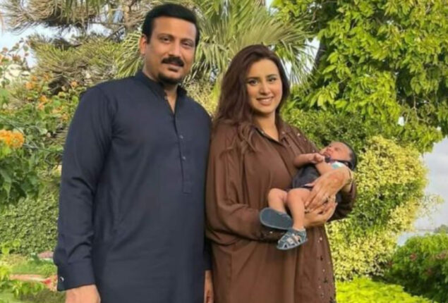 Madeha Naqvi lashes out over a fan for calling her “fat”