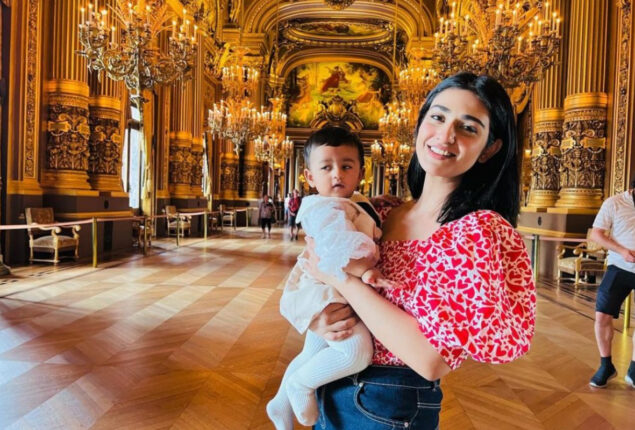 Photos: Sarah Khan and Falak with their adorable daughter at the Opera Paris