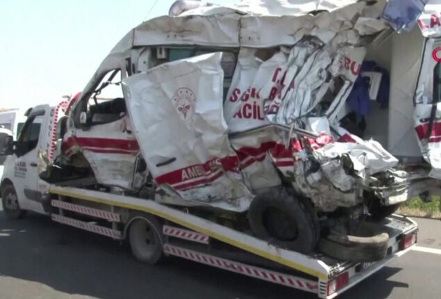 Turkey: Two buses crash separately, 32 fatalities, 51 injuries