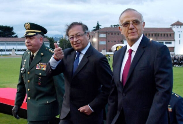 Colombia halts ELN rebel arrest and extradition orders to reboot peace talks