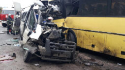 Russia lorry-minibus crash kills 16