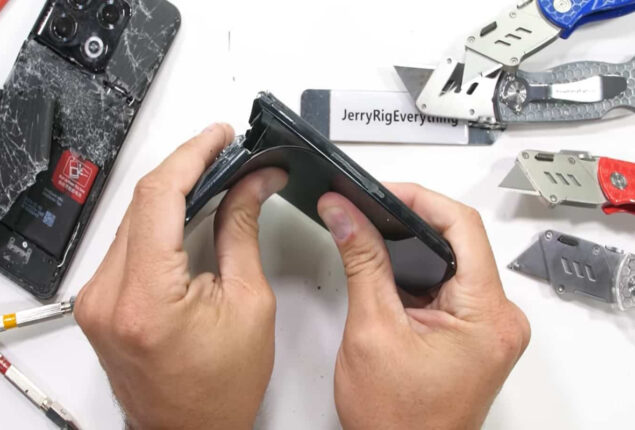 OnePlus replies to 10T & 10 Pro bend test failure