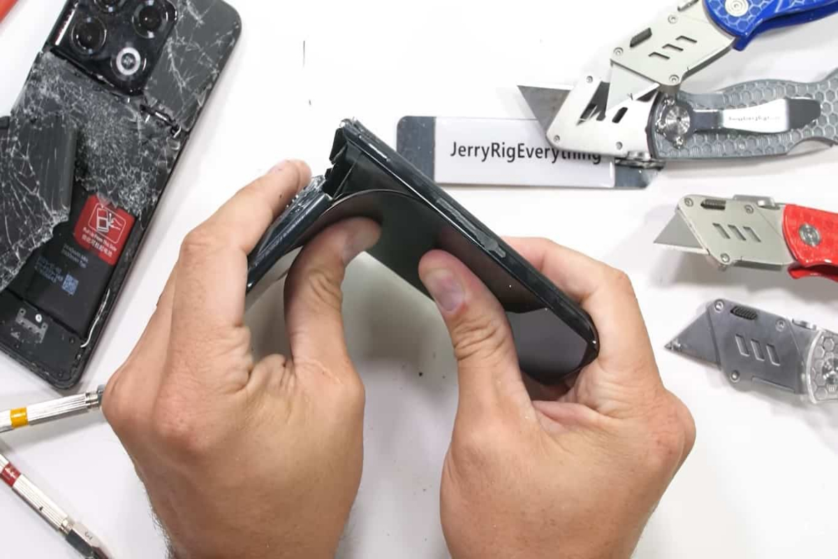 OnePlus replies to 10T & 10 Pro bend test failure