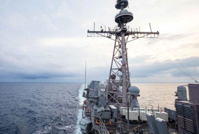 Two US warships pass through the Taiwan Strait