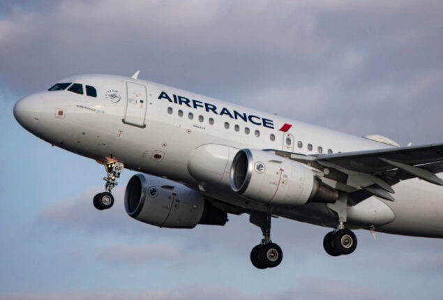 2 Air France pilots suspended following cockpit fight