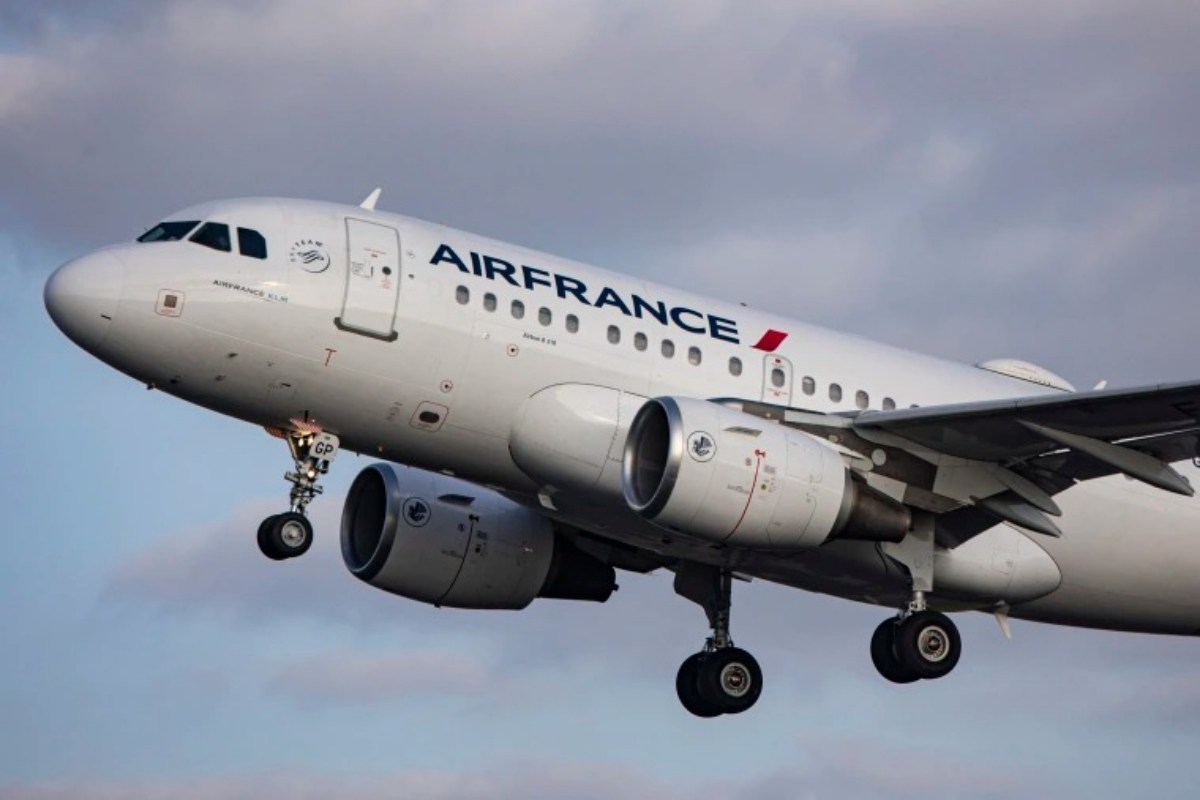 Air France pilots suspended