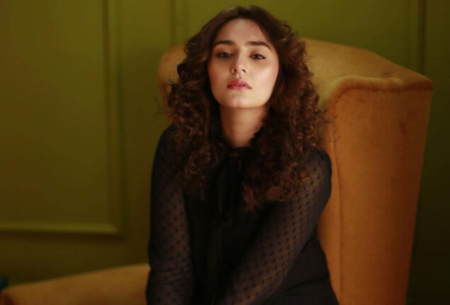 Dur-e-Fishan struggles with translating skin care routine in Urdu