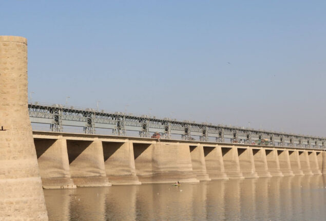Water level begins to rise at Kotri Barrage