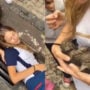 Girls rescue kitten from drain, melting netizens’ hearts