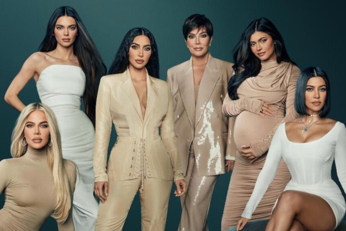 Kim Kardashian & sisters