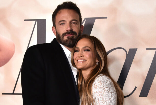 Jennifer Lopez is back on stage after secretly marrying Ben Affleck