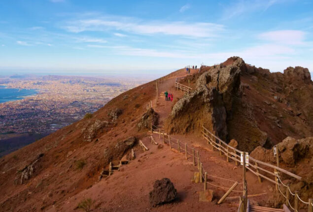Tourist fell into the Mount Vesuvius volcano